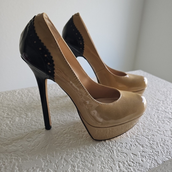 Steve Madden Closed toe Platform - Picture 1 of 3